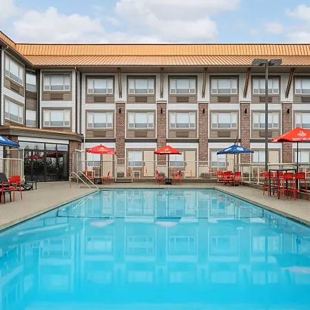 Holiday Inn VICTORIA – ELK LAKE by IHG