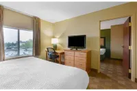 Motel 6 Findlay Tiffin Avenue, OH - 주차장