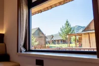 Fusion | Nature View Designer Vacation Apartment (Xinjiang Kanas National Geopark) - parking