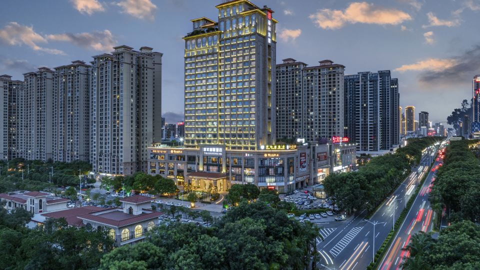 Hua He International Hotel