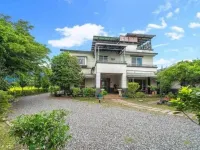 Leisure Hostel Hotels near Artemis Garden