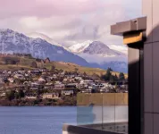 Avani Queenstown Hotel - bar