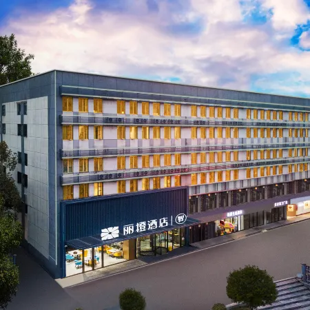 Ease Hotel · Zhi (Yichang Three Gorges University CBD Shopping Center Smart Store)