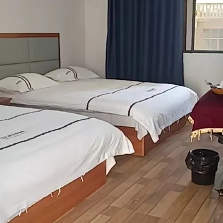 Sandu Xuehua Lake B&B