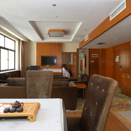 Huachi Longxing Hotel