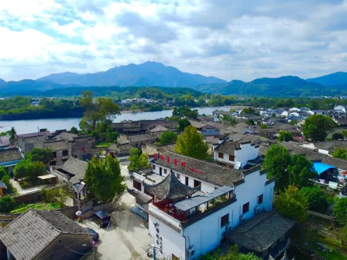 Taohuatan Luxiang Inn - Inns