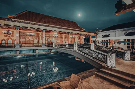 Ramada Suites by Wyndham Solo