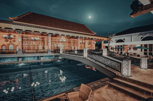 Ramada Suites by Wyndham Solo