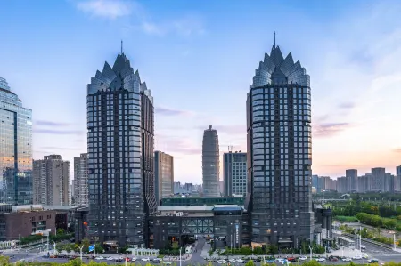 Novotel Zhengzhou  Convention  Center Отели рядом с достопримечательностью «Zhengzhou Zoological Garden»