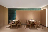 YANGTRAVEL HOTEL (Chongqing Jiefangbei Center)