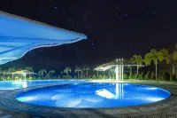 DONGXING INTERNATIONAL RV camping base - สระว่ายน้ำแบบอินฟินิตี้
