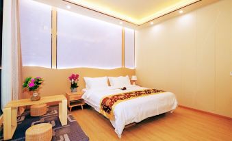 Fenghuangxi Holiday Hotel