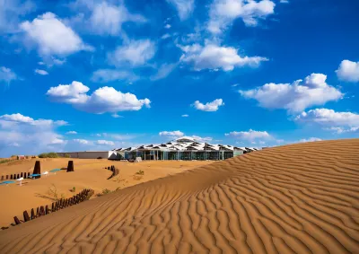 Lotus Hotel (Lotus Resort) Hotel dekat Kubuqi Desert Wokuotai Tourism Area