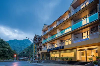 Floral Hotel·Yunye Country House Hotel(Shennongjia Dajiuhu  Pingxuan Ancient Town Branch) Hôtels à : Shennongjia
