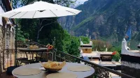 FlowerFields Bar&Cafe&Guesthouse