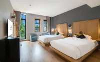 Beautiful Coast Yanshe River View B&B (Guiyang Jiaxiulou Qingyun Market Store) - pet friendly