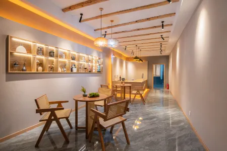 Zhenyuan Zhanyun River View Luxury Homestay Отели рядом с достопримечательностью «Zhusheng Bridge»