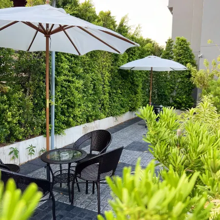 Golden Nest Hotel Отели рядом с достопримечательностью «Ват Плуксаттха»