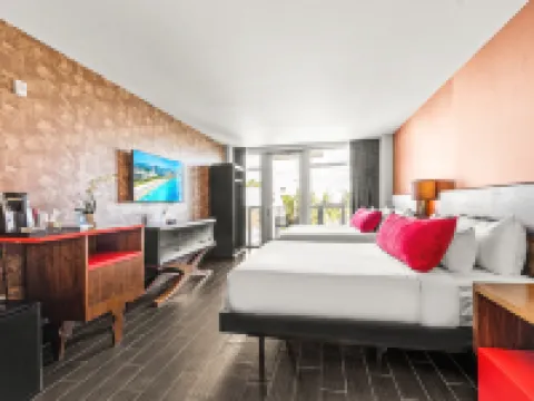 โรงแรมเดอะแฟร์วินด์ โรงแรมในไมอามีบีช