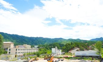 Suitetrails - Linyue Suixi Bianya Juju Homestay (Wangxiangu Scenic Area)