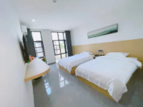 Hunchun 100 yuan hotel Hotels in Qichun