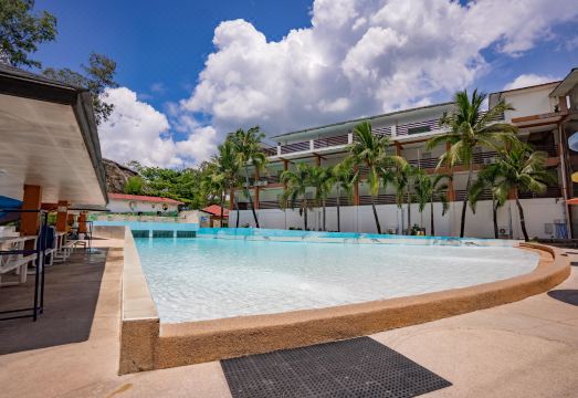 1. 화이트 록 워터..