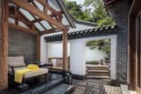 HUAQING PALACE RESORT & SPA