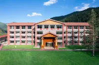 Jonni Banner Brinka Hotel