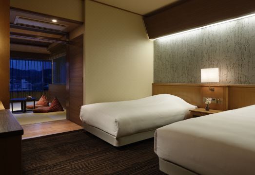 라포레 이토 온센 유노니와의 고급스러운 로비