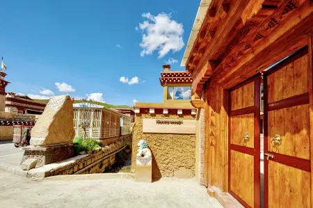 Litang Waiting for the Wind to Vacation (Letong Ancient Town Qianhu  Village Store)
