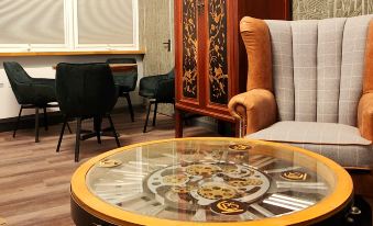 Pinnacle Suites Hotel