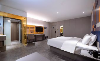 7 Days Hotel (central plaza, Hechi)