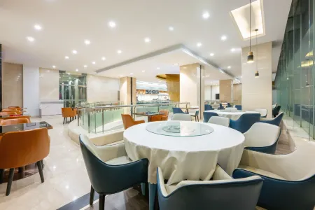 Echarm Hotel (Taiyuan Changfeng Street North America New World Subway Station)