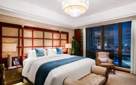 Howard Johnson Tropical Garden Plaza Kunming Отели рядом с достопримечательностью «Luolong Park»