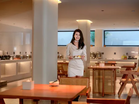 夜泊瑞居（黄山旧街河街停車場）