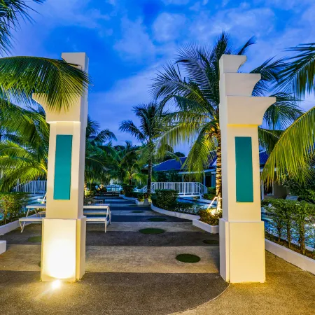 Tuana Hotels Brook Pool Access Отели рядом с достопримечательностью «Ват-Чалонг»