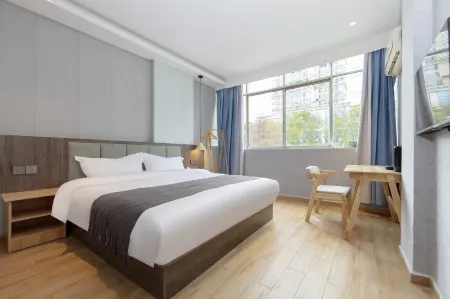 Park Yushanju Hotel (Yichun Runda International Branch) Отели рядом с достопримечательностью «Yichun University»