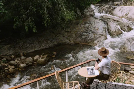 Taryn Tara Cafe and Stay Отели рядом с достопримечательностью «Chiangmai CAD Khomloy Sky Lantern Festival»