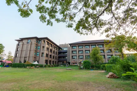 Brown House Udonthani Отели рядом с достопримечательностью «UDON Day & Night Bar Complex»