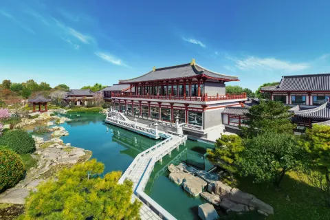 Tang Paradise Hotel