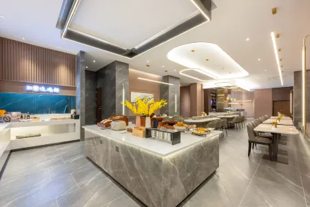 Homeinn Plus Hotel (Shangluo Bus Station) Отели рядом с достопримечательностью «Shangluo University»