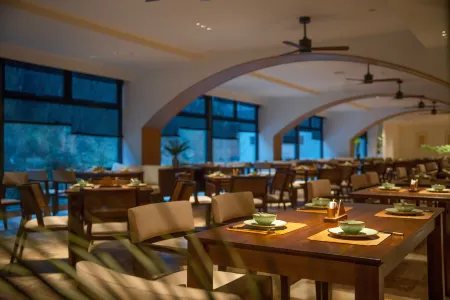 Anlan Daxi Hot Spring Resort Hotel Отели рядом с достопримечательностью «Jiulongxia Scenic Area»