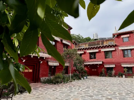 Bachu Lin'Ga Folk Culture Hotel Отели рядом с достопримечательностью «Unplanned Camping Site»