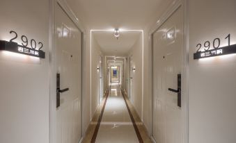 Junlan Li Feng light luxury hotel(Cixi Hangzhou Bay Century City store)