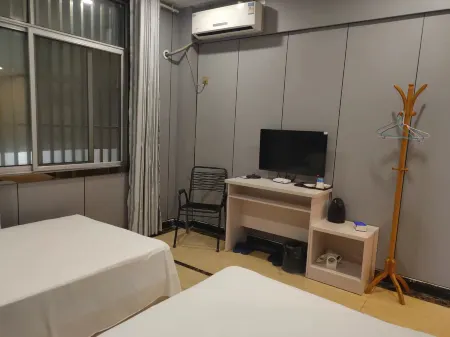 Wenquan Hostel Отели рядом с достопримечательностью «Rainbow Waterfall Scenic Spot In The Dabie Mountains»