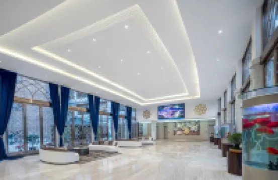 Xinjiang Plaza Holiday Hotel Hotels near Fenghuang Airport Railway Station