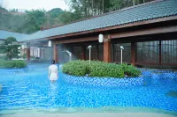 Longnan Qianxin Town Mountainside Hot Spring Resort Hotel - Swimmingpools