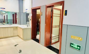 Lanxin Hotel (Zhongchuan Airport Rainbow City) - Housity