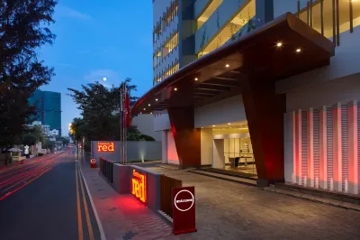 Cinnamon Red Colombo Hotel dekat Aquinas University College Engineering Faculty