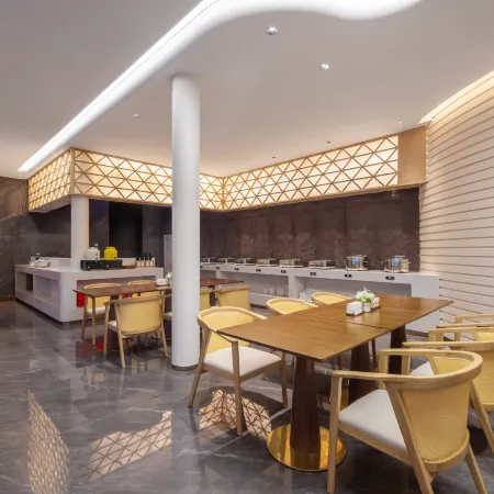 Lushan Tianhai Baitang Hotel(Guling Street Cableway Station Store)